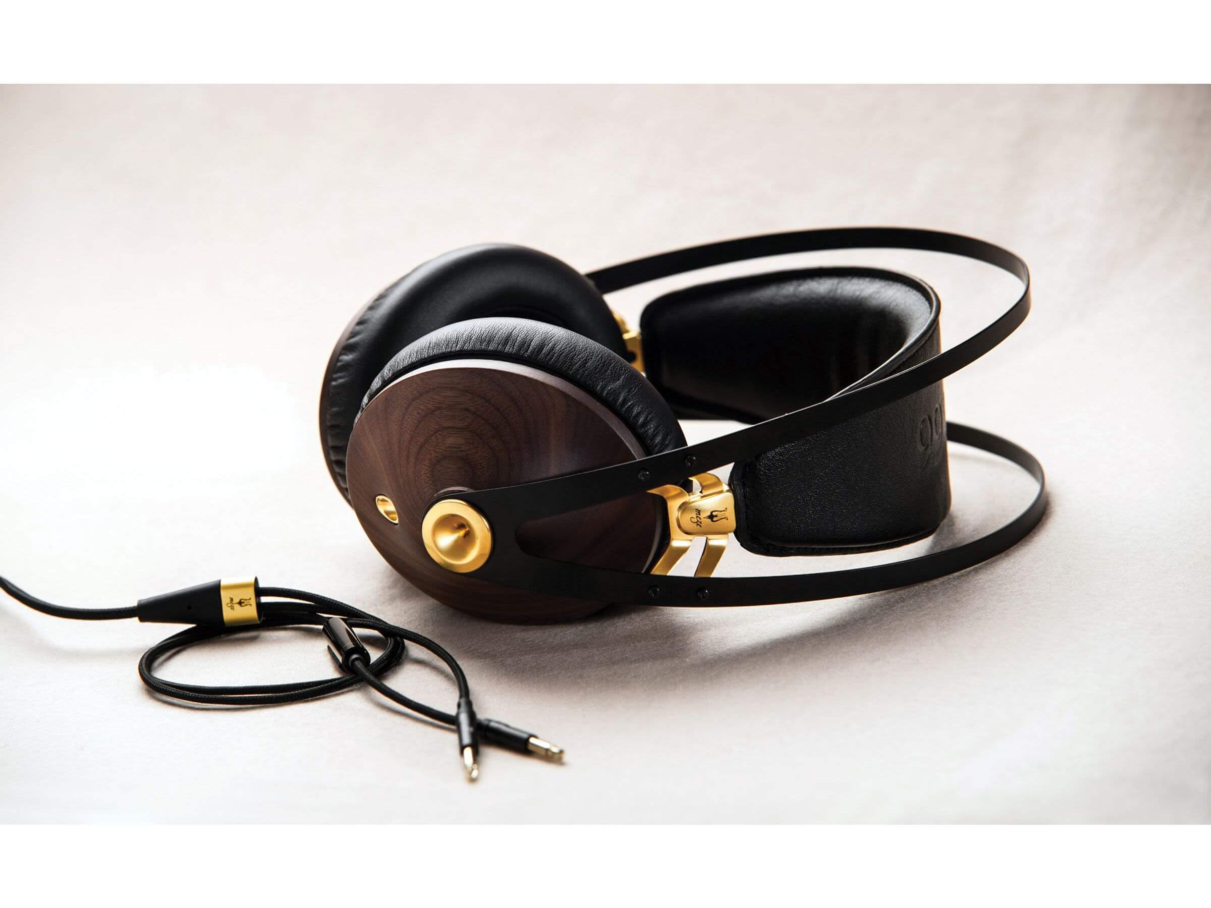 Meze Audio 99 Classics - Over-ear headphones – Fillion Électronique