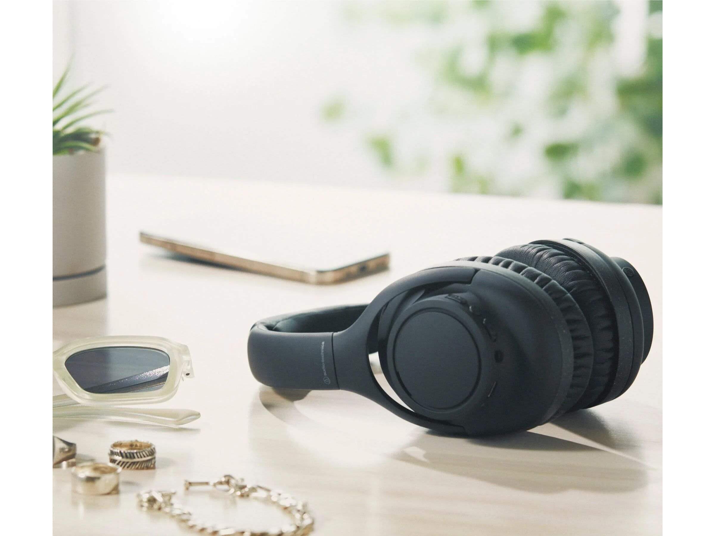 Audio-Technica ATH-S300BT - OVER-EAR HEADPHONES – Fillion Électronique